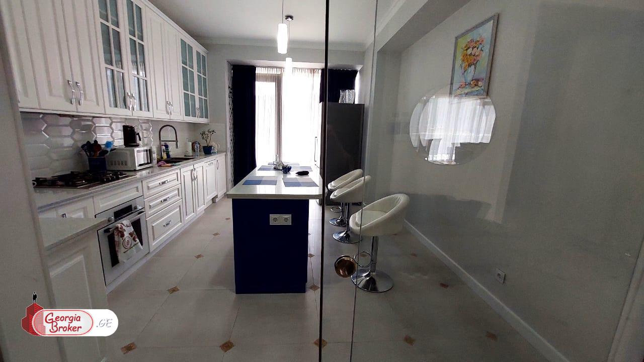 იყიდება ახალი გარემონტებული 5 ოთახიანი ბინა   ვაკეში